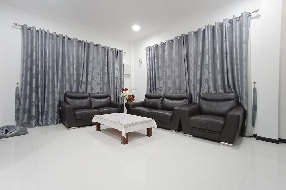 OYO 90203 Emma Sukma Homestay photo 3