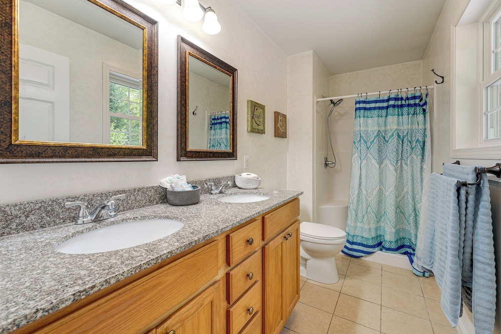 4 Mi to Long Lake! Secluded Haven w/ Fenced Yard