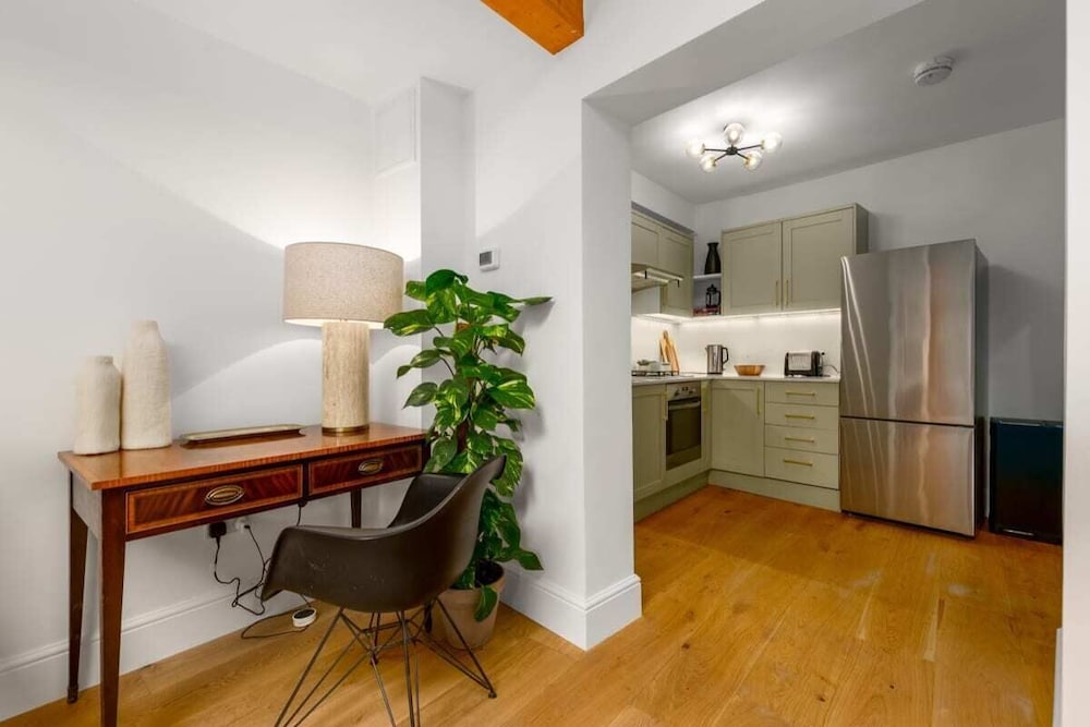The Victorian House - Enticing 3bdr House With Garden view 5