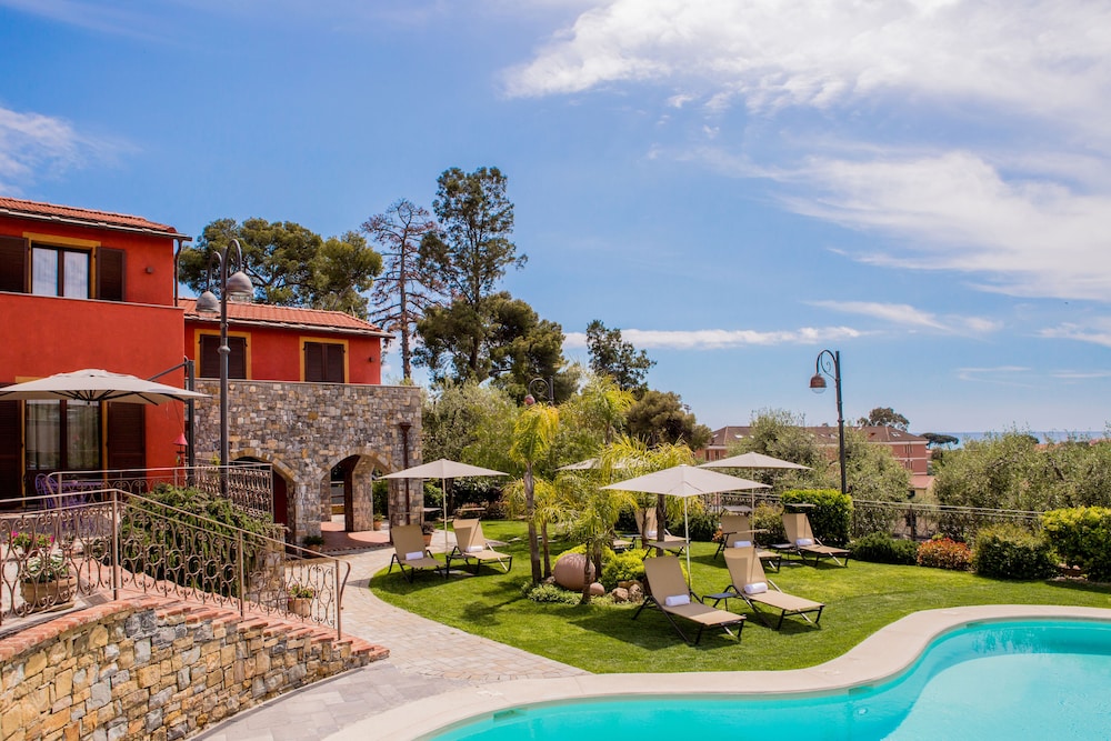 Leonardo Resort