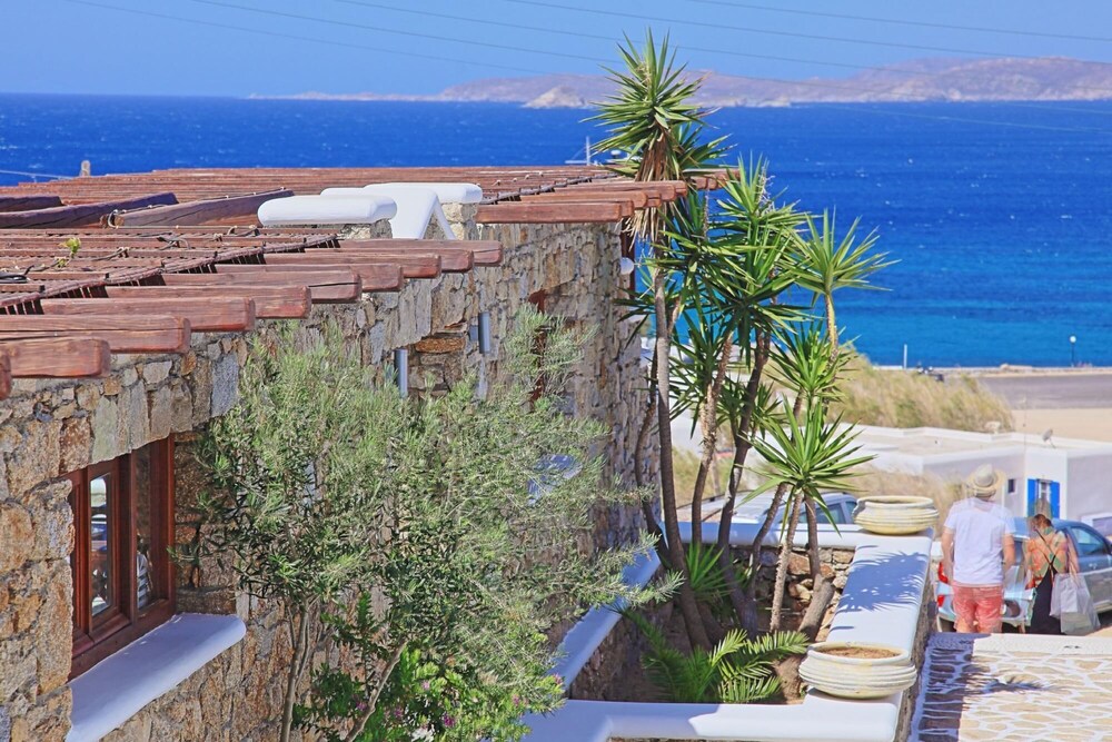 Maganos Eikosi in Thira view 2