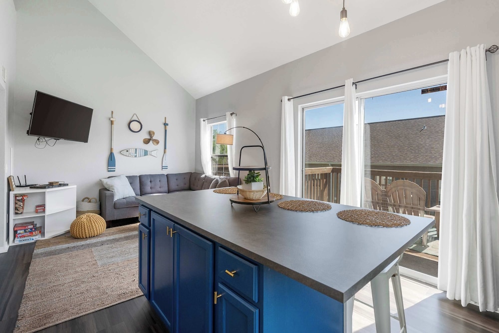 The Lazy Loft Stay for 4!