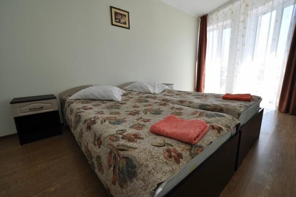 Photo 12