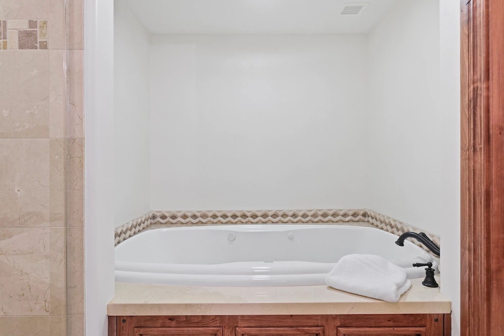 Grand Lodge - Four Bedroom #306 - Ski-in/ski-out 4 Condo