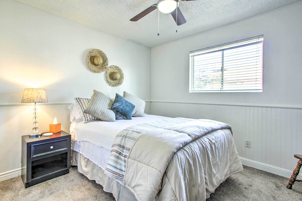 Chic Mesa Home - Furnished Patio + Gas Grill! view 3