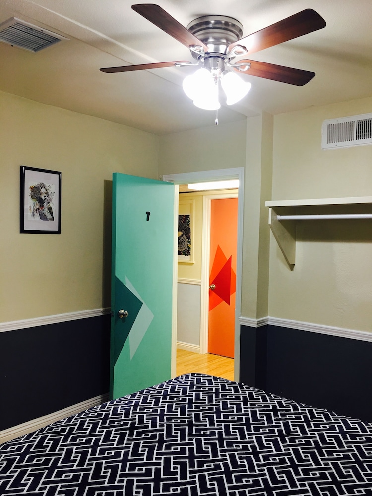 Traveler's Bed & Breakfast Hostel