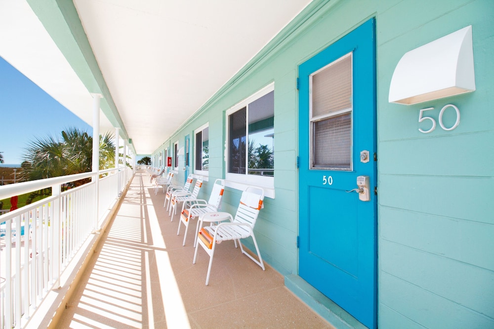 Tropic Terrace #50 - Beachfront Rental 1 Bedroom Condo by Redawning view 5