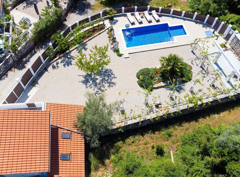 Tranquil Getaway Polje Villa With Pool