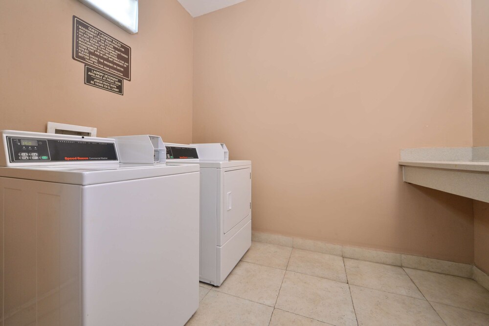 Americas Best Value Inn  Suites San Benito - Property Image 12