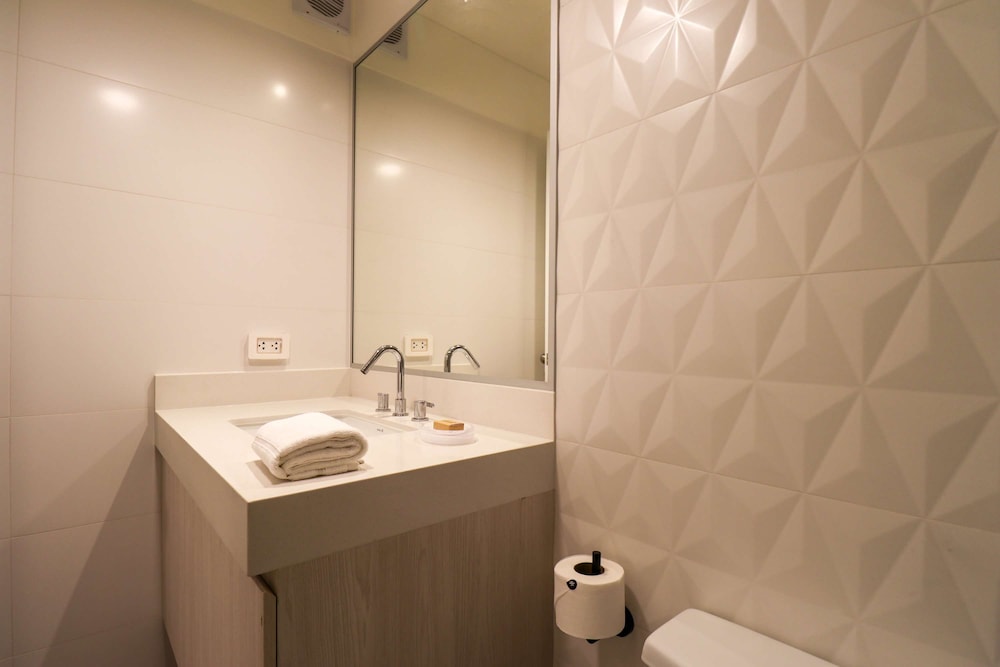 w Group-friendly 3BR w Balcony in Miraflores