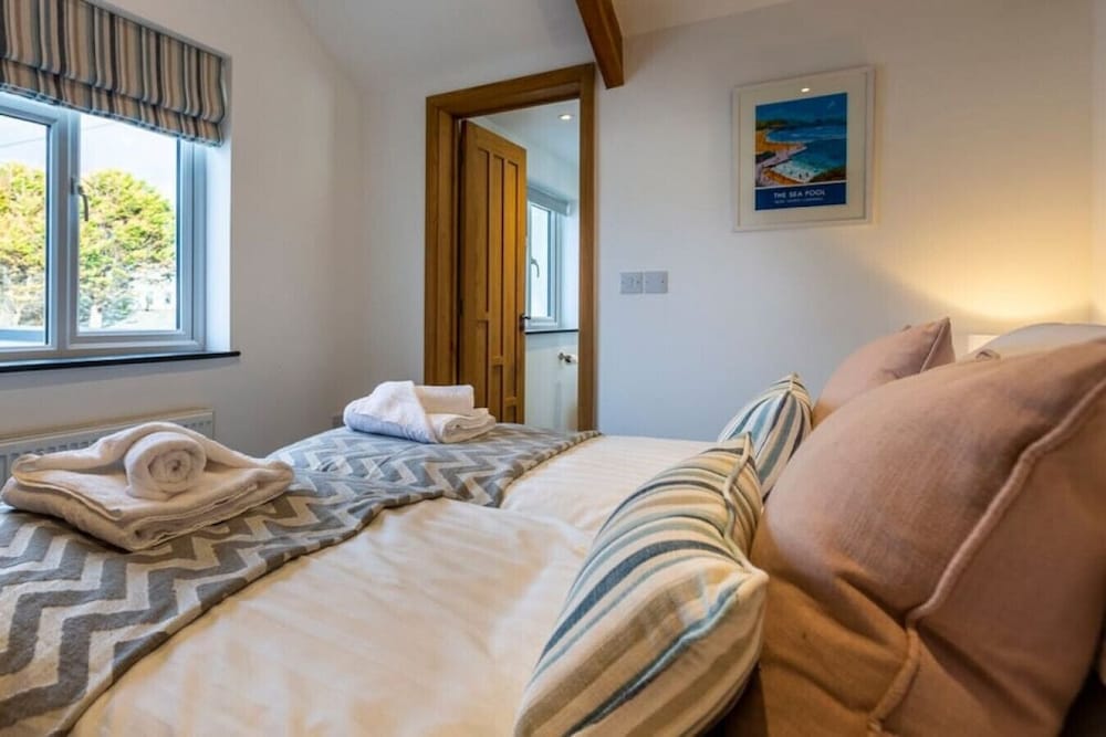Number 1 Bossiney House