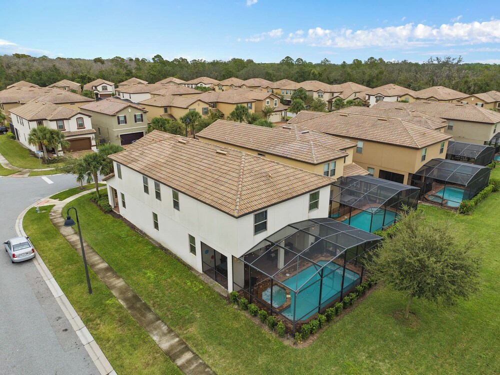 Family Fun Retreat Near Disney With Game Room & Themed Bedrooms