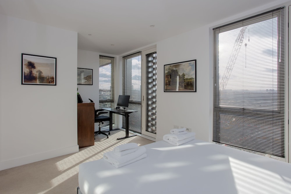 Contemporary 1 Bedroom Apartment in South London