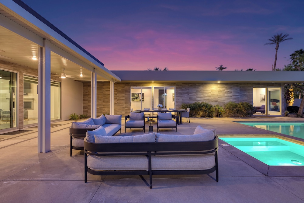 The Polo Villas by AvantStay – Modern Oasis Near Empire Polo Club