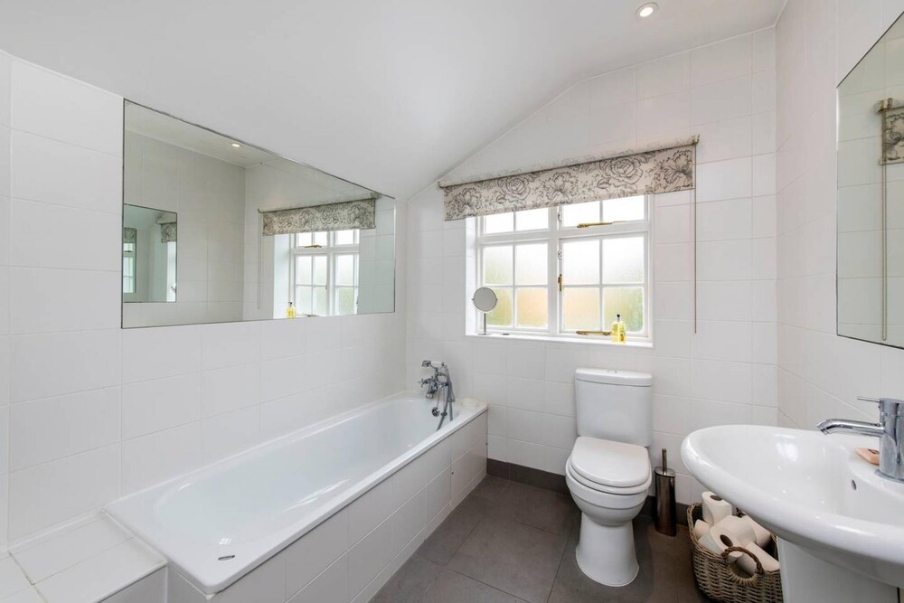 Delightful 2-bed Home Fulham
