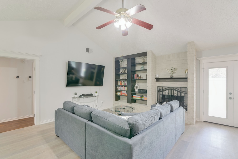 Golf & Get Outside - Family Home in Houston!