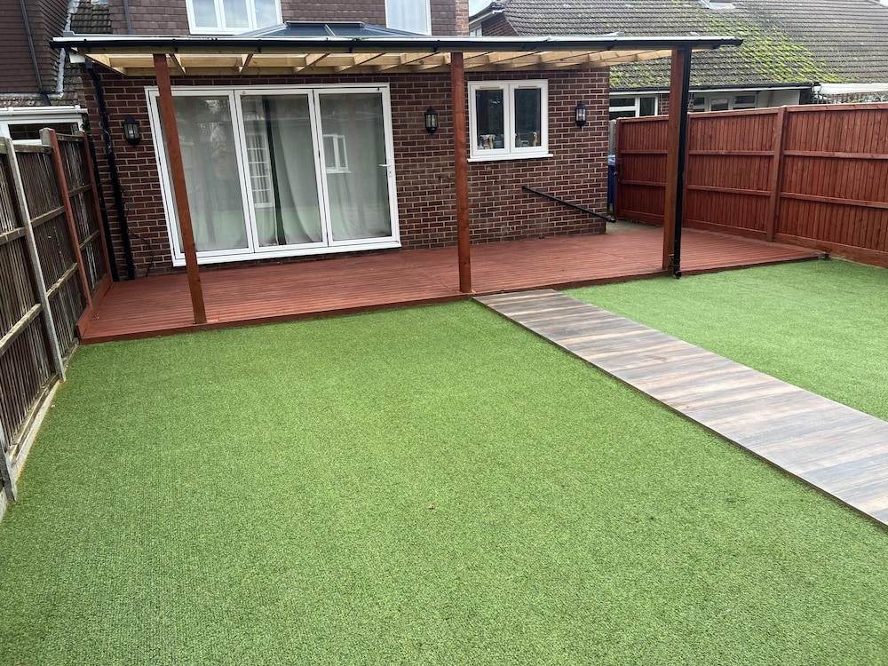 Lovely 6-bed House in Windsor