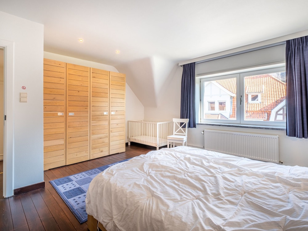 Villa in Koksijde With Sunny Garden
