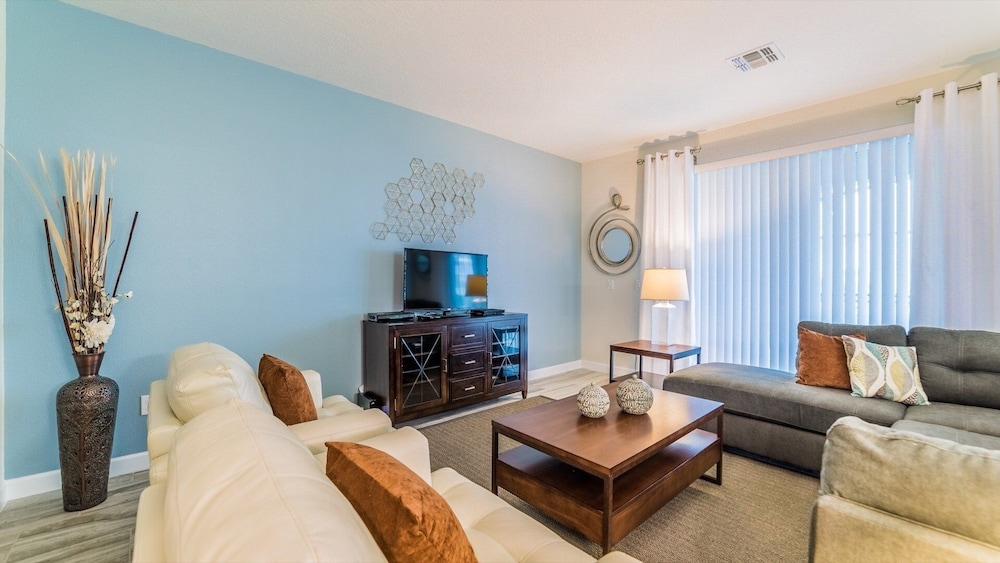 Storey Lake Resort 6 Bedroom Home Near Clubhouse 6 Home