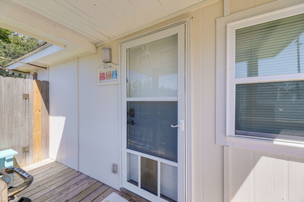 Fenced Yard, Walkable Location: Cozy Beaufort Home
