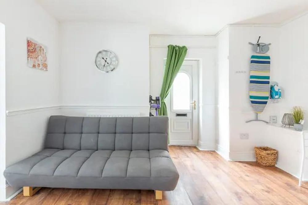 Cheerful Maisonette in the Heart of Orrell Park