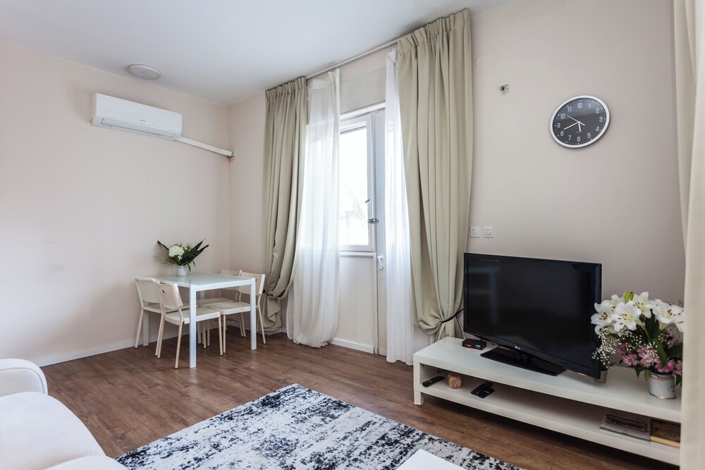 Ben Yehuda By theLight apartment view 5