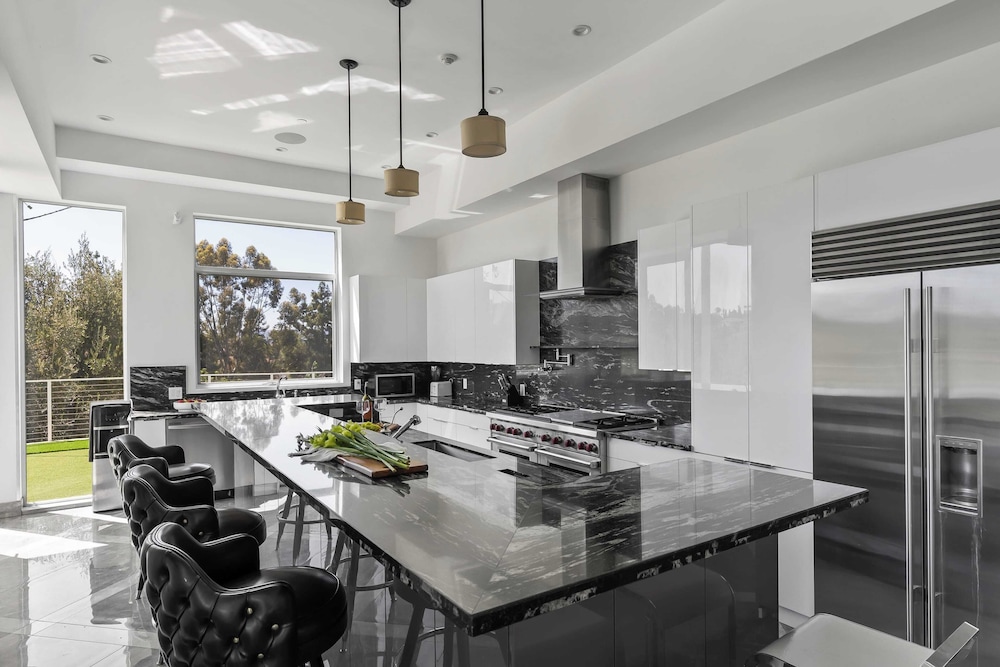 Luxe LA Escape w/ Pool, Views & Game Room Alta Vista Estate by Avantstay