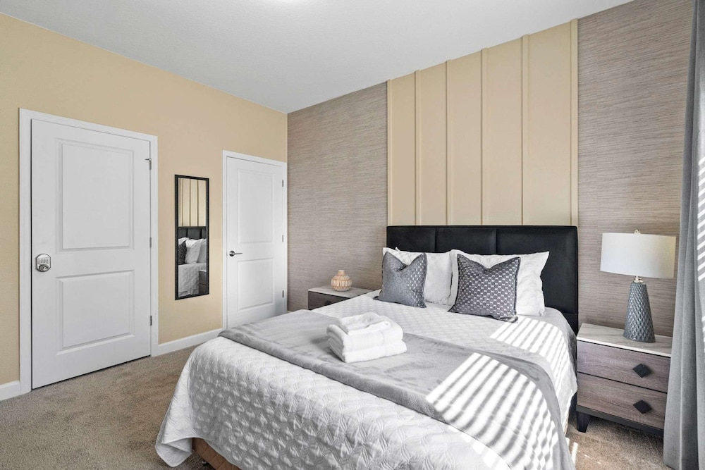 Relaxing Getaway Near Disney With Pool Themed Rooms