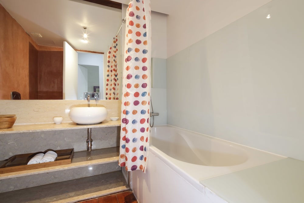 Bairro Alto Apartments by linc