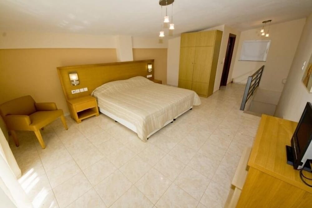 Anilio Plaza