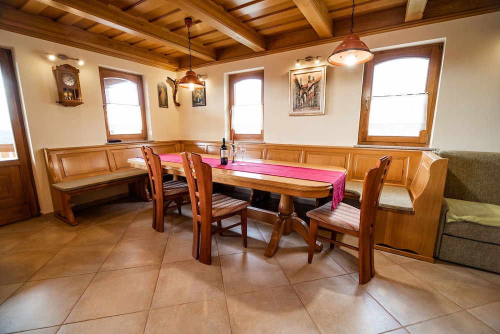 Country House Mirt view 3