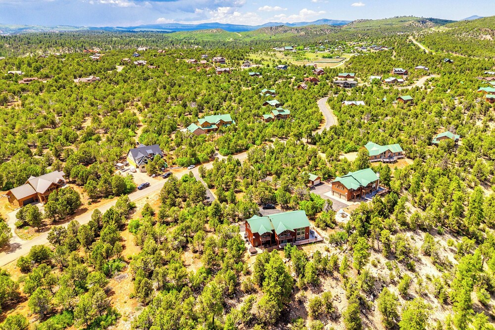 Hot Tub, Game Room: Mtn-view Cabin 9 Mi to Zion