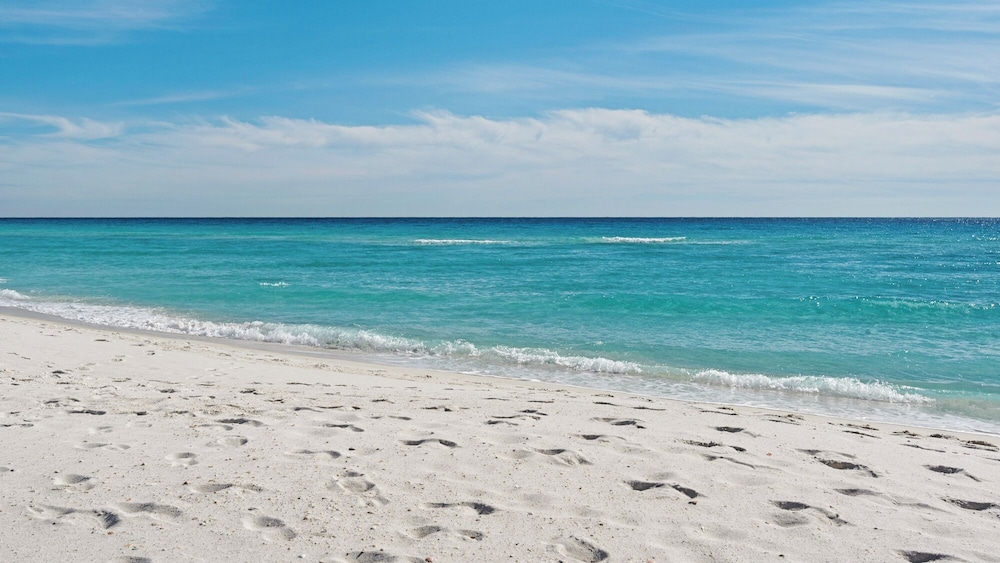Spacious 4BR With 2 Master Suites, Golf Cart, .3 Miles to Beach - Sleeps 15
