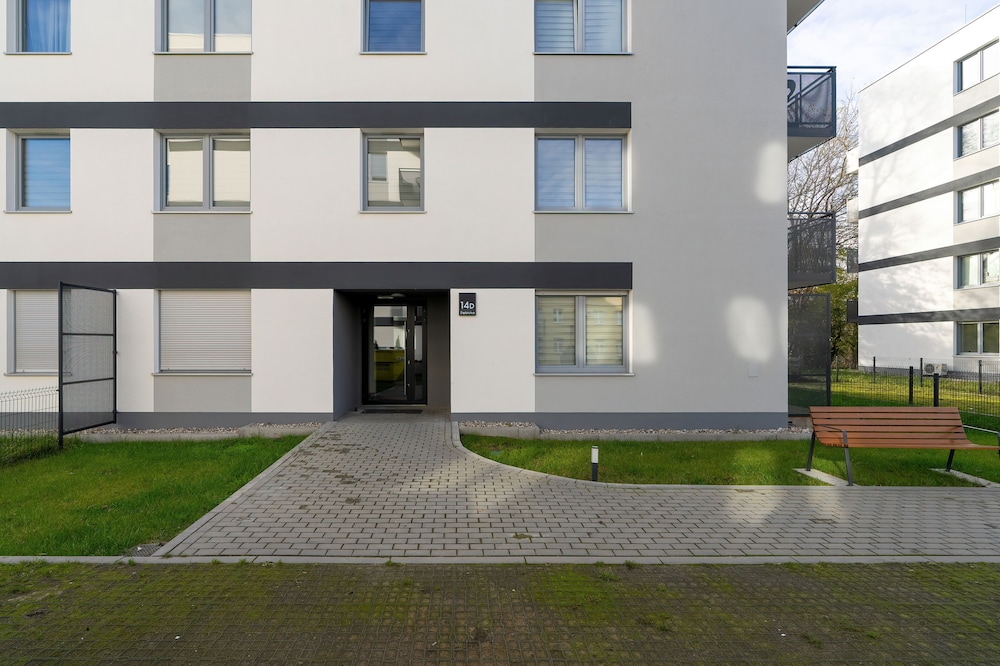 Apartment for 6 in Poznan by Renters view 3