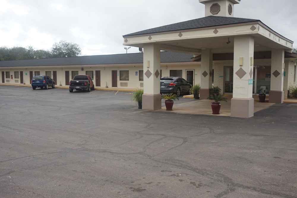 Pearsall Executive Inn