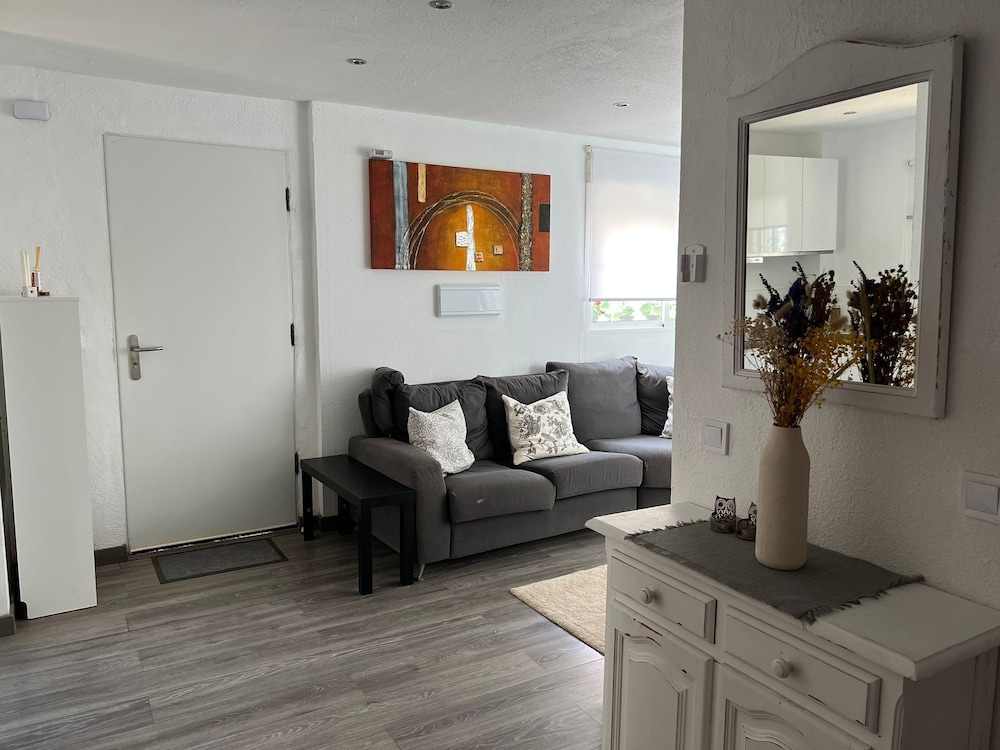 Lovely 4-bed Cottage in Las Chapas Marbella