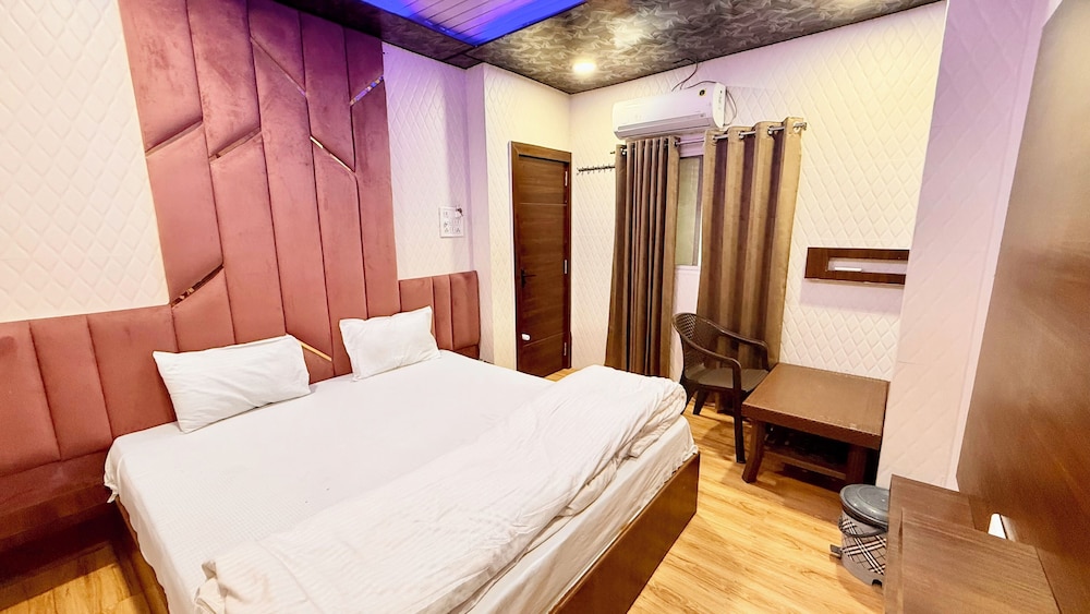 Hotel S P Palace near All Prime Location