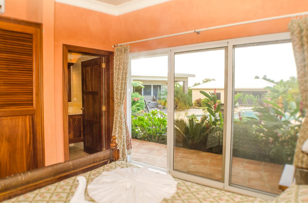 Well Furnished w Private Pool, BBQ & Palapa Bar