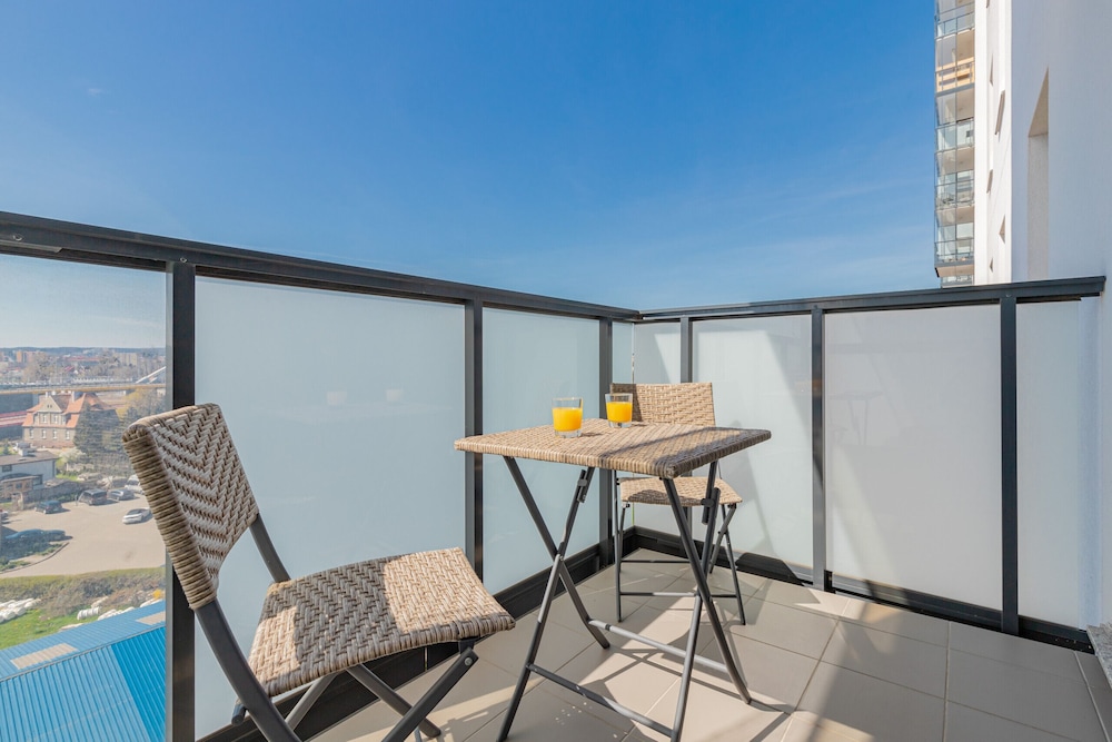 Comfortable Apartment Gdansk by Renters view 2