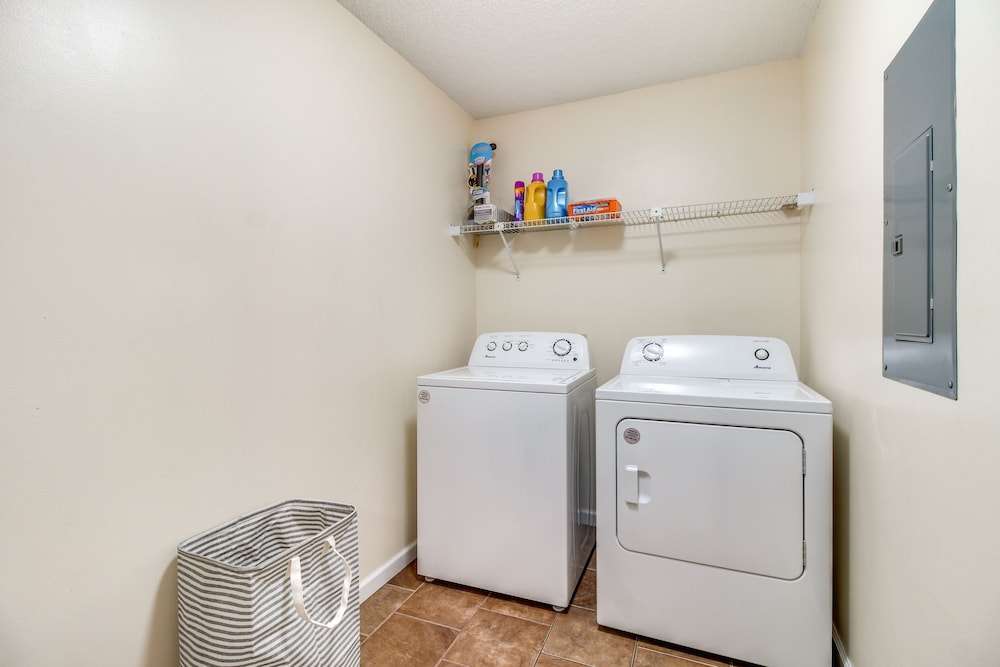 Charming Hinesville Home < 6 Mi to Fort Stewart