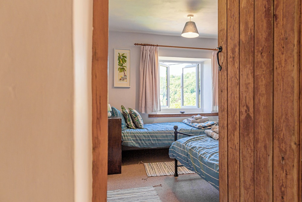 Lovely 2 BD with stunning views over Stroud valley view 2