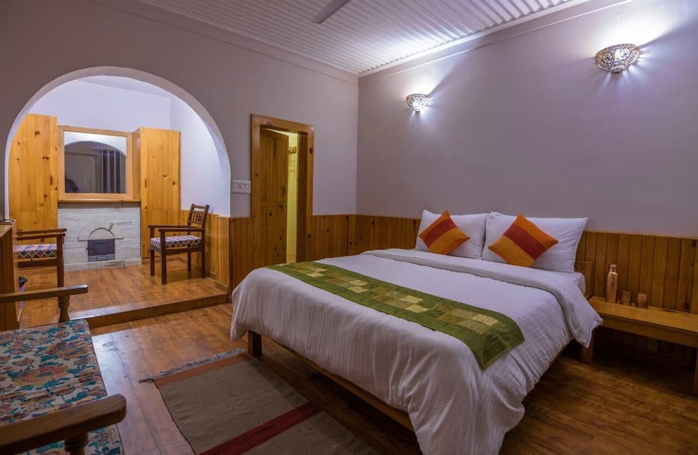 Kasar Rainbow Yoga Retreat