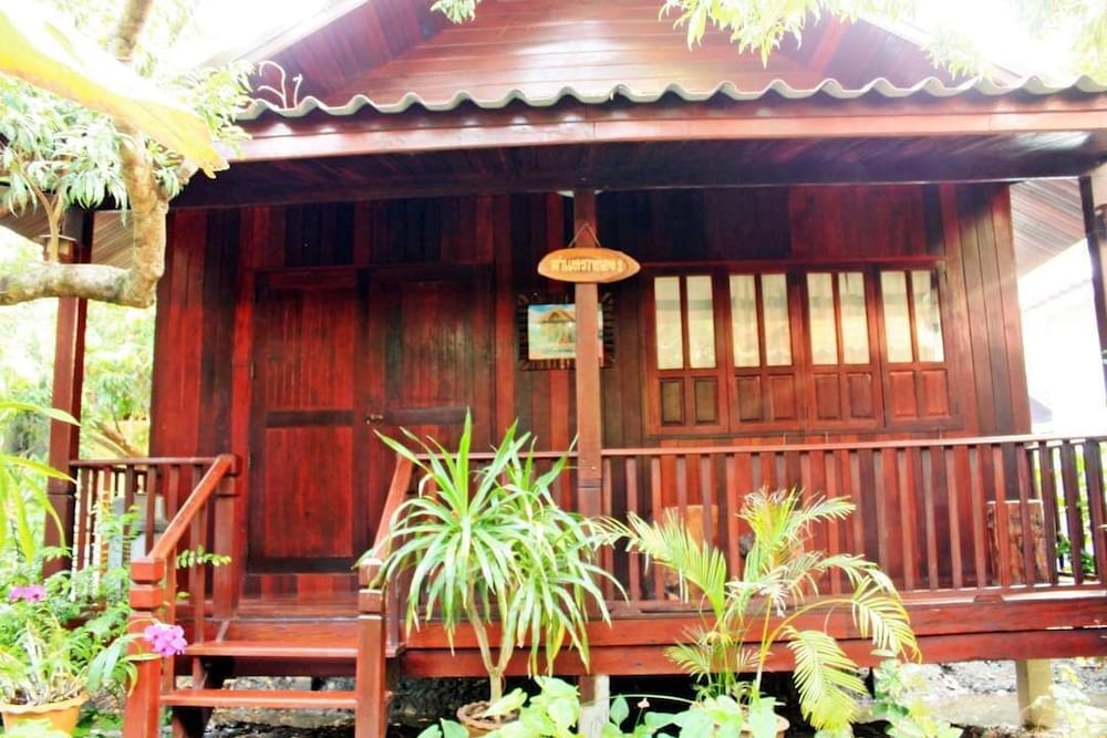 Baansuanlynjee Maeklong Resort