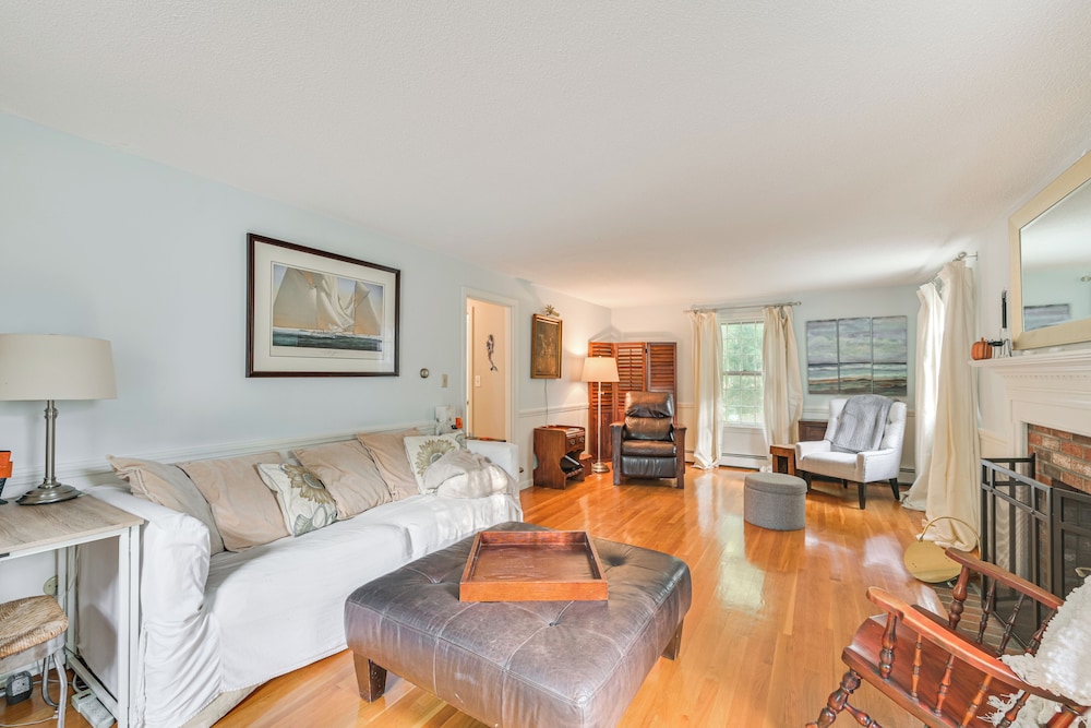 10 Mi to Crane Beach: Wooded Home Near Boston!