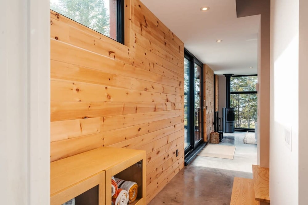 Bright Chalet With hot tub and Indoor Sauna