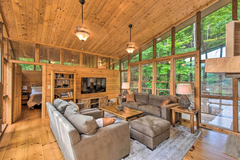 Lakefront Glass House Cabin w/ Mountain Views!