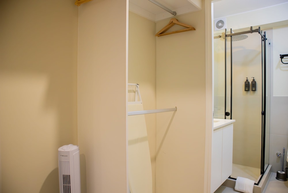 w Cozy 1BR w Balcony Near Kennedy Park