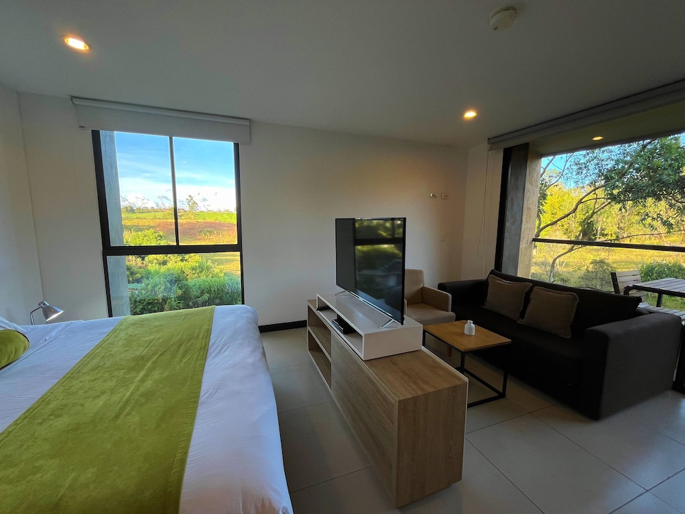 Room-apartasuite Cercana al Aeropuerto i