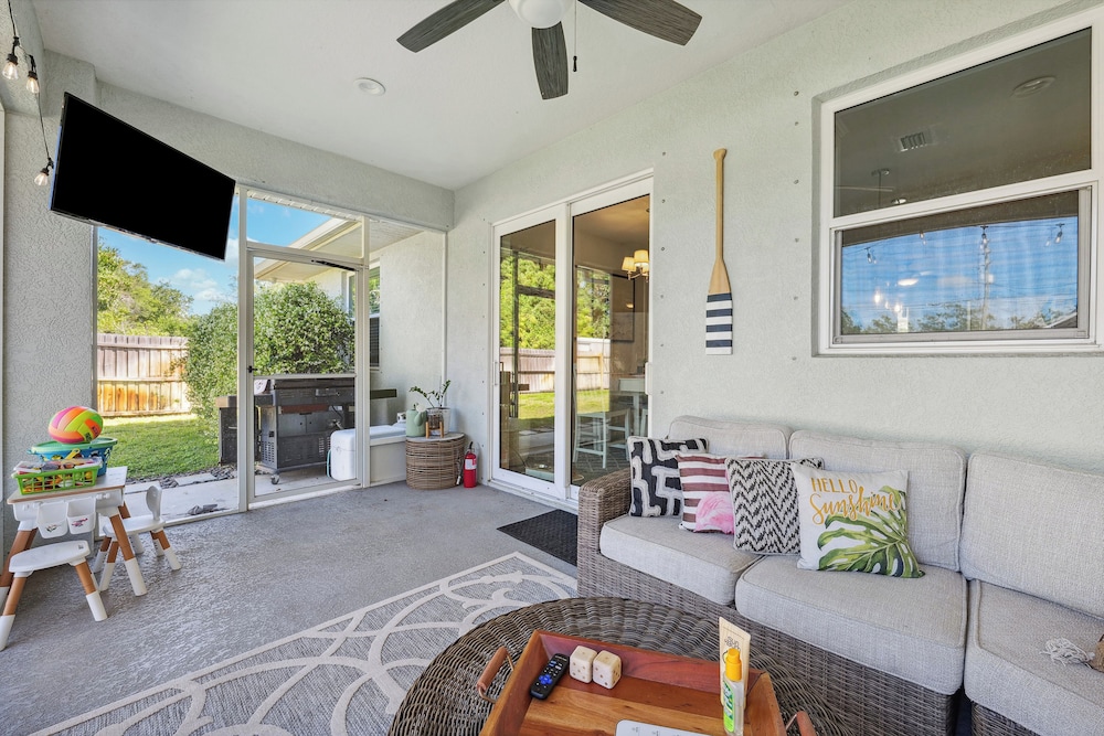 Sleek Home w/ Hot Tub, Koi Pond & Yard in Seminole