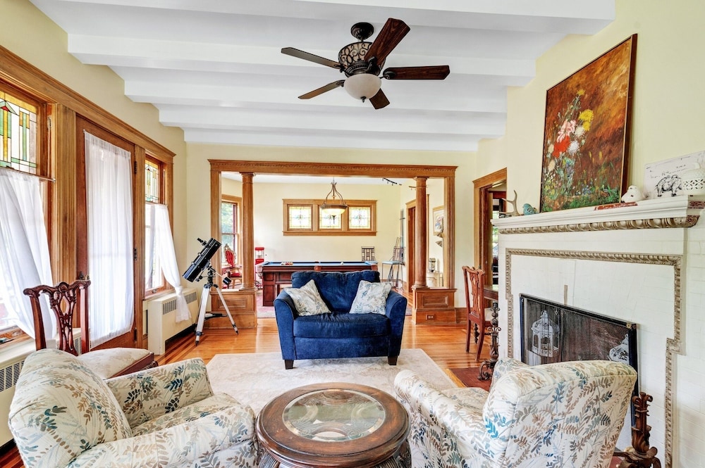 Spacious Victorian Home With Mountain Views And Lots Of Fun Extras!! 5 Bedroom Farmhouse by Redawning - Property Image 35